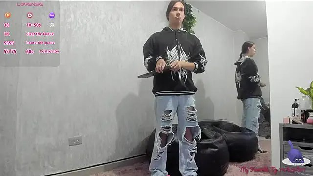 Almaazz on StripChat