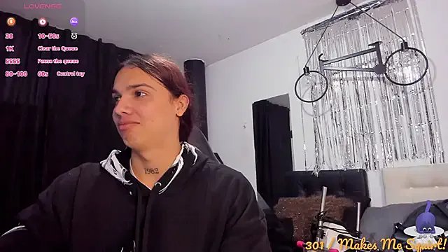 Almaazz on StripChat