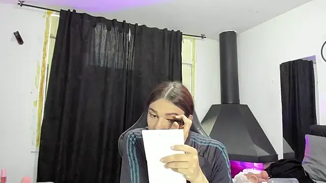 Almaazz on StripChat