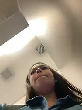 Alyshanon18 on StripChat