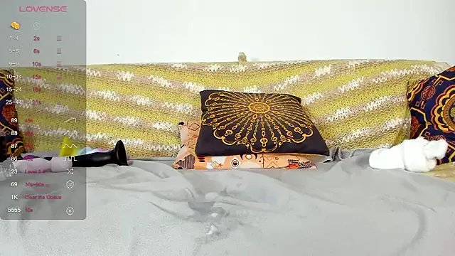 Amalia_Mio — fingering clit hard