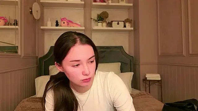 Amber_Bond on StripChat