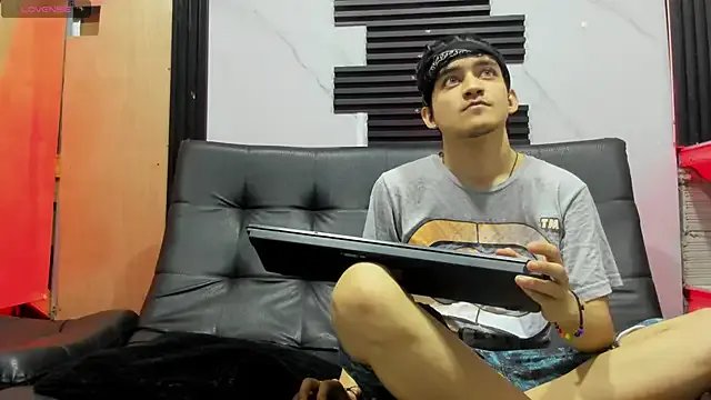 Amun_obsidian on StripChat