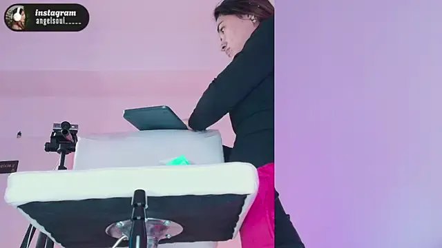 Angelst__ on StripChat