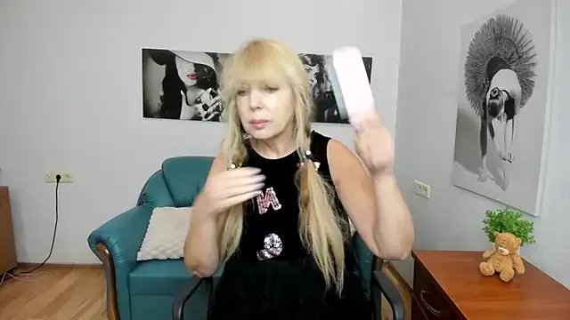 Anna_Diax on StripChat