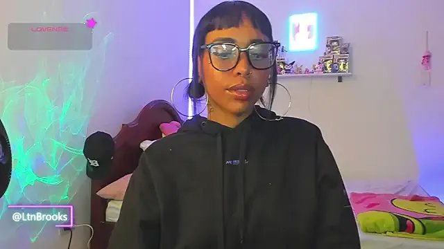 Annaa_Brooks on StripChat