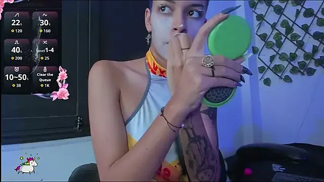 Anny_Kiitty on StripChat