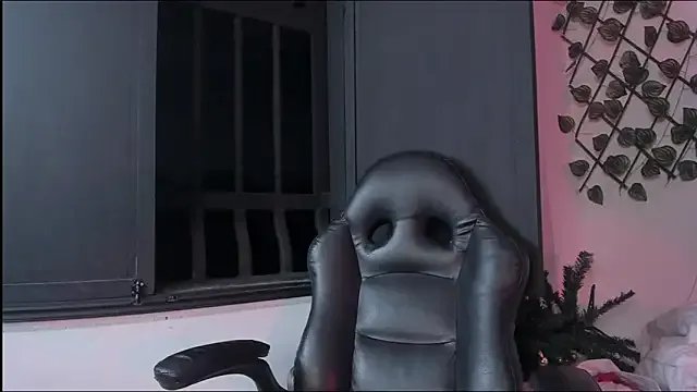 Anny_Kiitty on StripChat