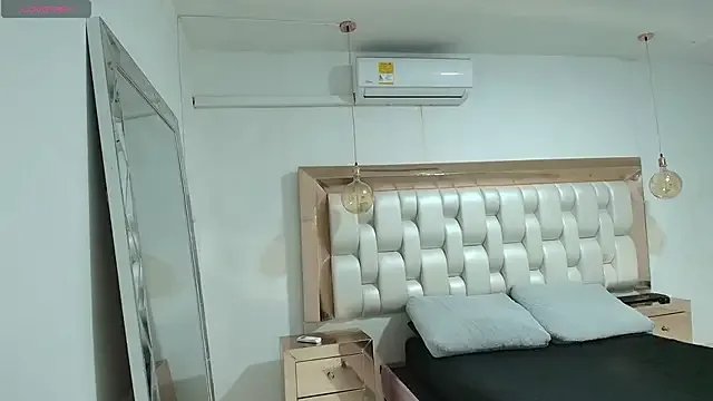 AprillRoss on StripChat