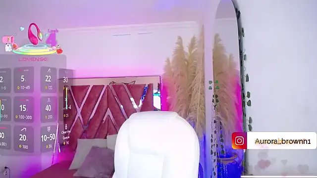 Aurora_Brownn on StripChat