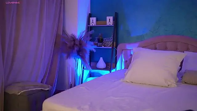 Bella_Jonnes on StripChat