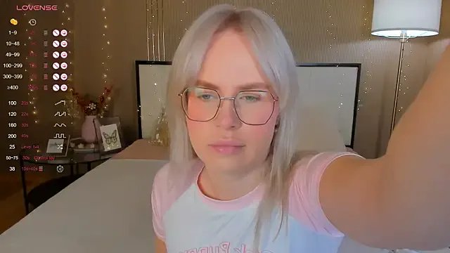 bellatip on StripChat