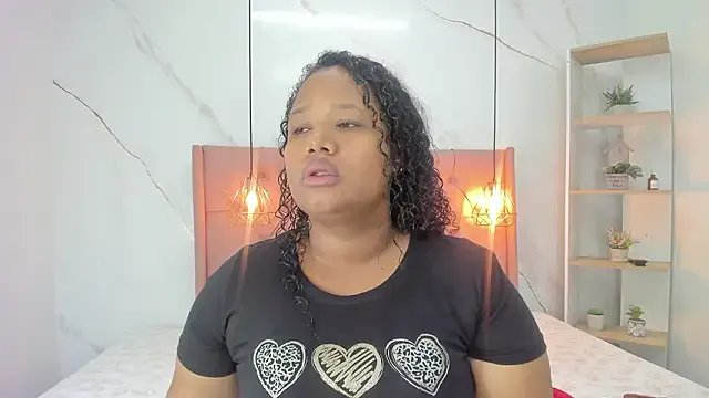 Belle_Brunette — 1 finger in mi ass +4 spanking