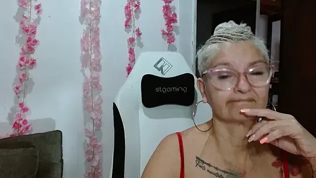 bety-cum2 — play discover every heart