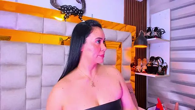 bigass_monic on StripChat