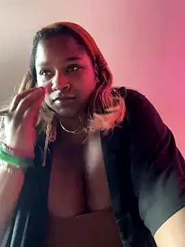 BigFineSelena on StripChat