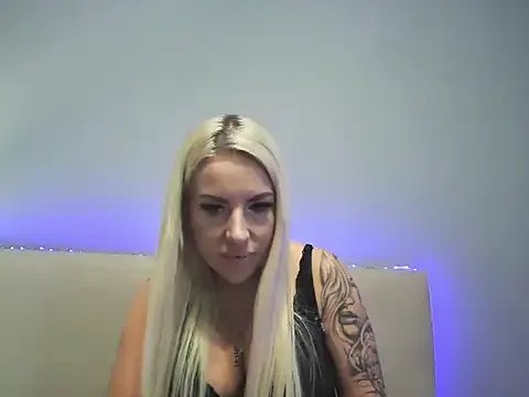 BlondLeyla on StripChat