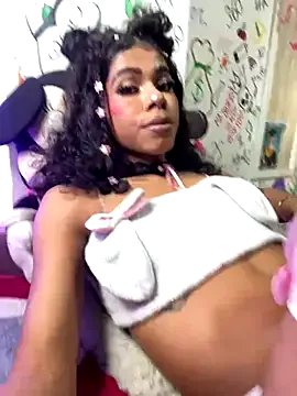 bloom444 on StripChat