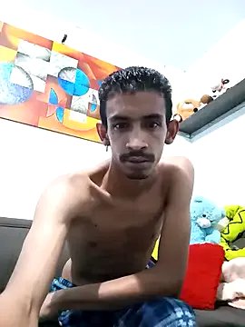 Bruno_Hallss — Hey guys, I'm back and super horny