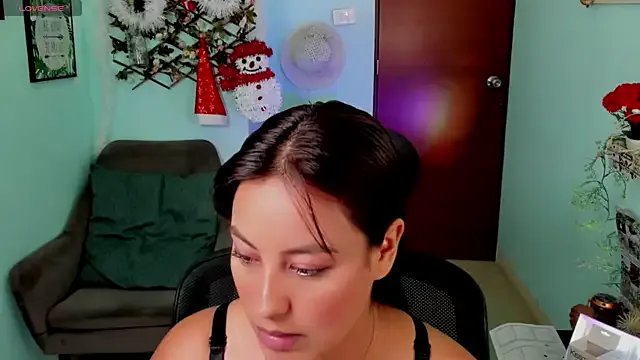 Cameroon-Diaz on StripChat