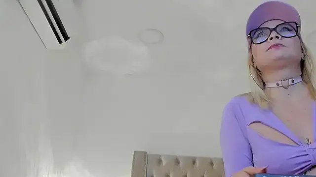 CandieGilson__ on StripChat