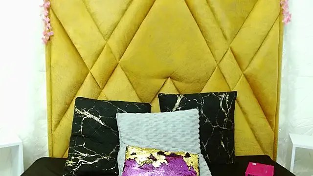 CandySwan on StripChat