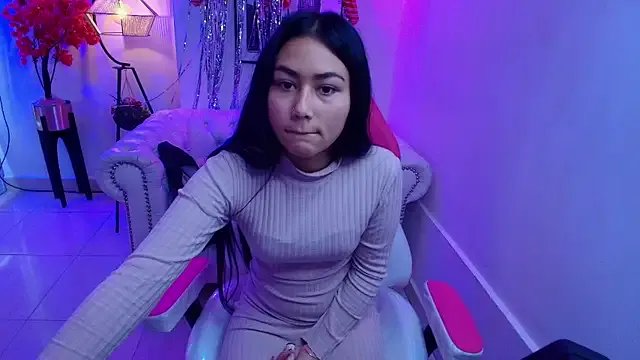 Carolina_cherry on StripChat