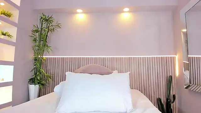 CathaWheels on StripChat