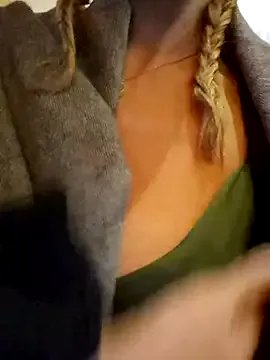 CelynaRoss on StripChat