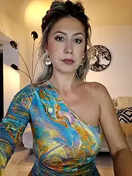 CelynaRoss on StripChat