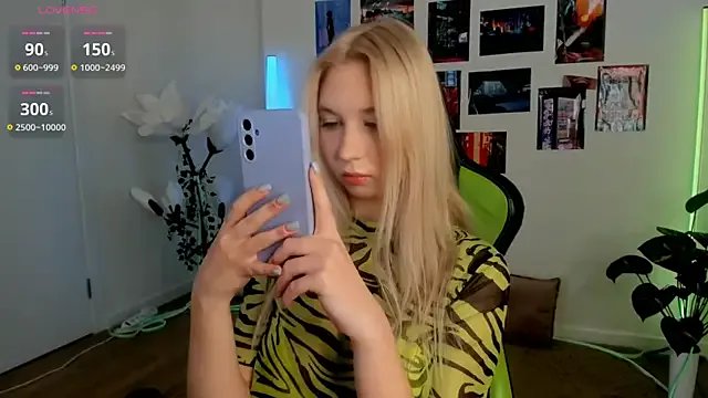 charm_adel on StripChat