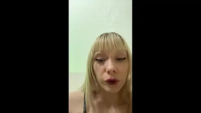 cherrie_bite on StripChat