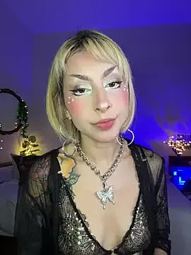 Cinamoonn on StripChat