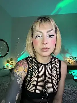 Cinamoonn on StripChat