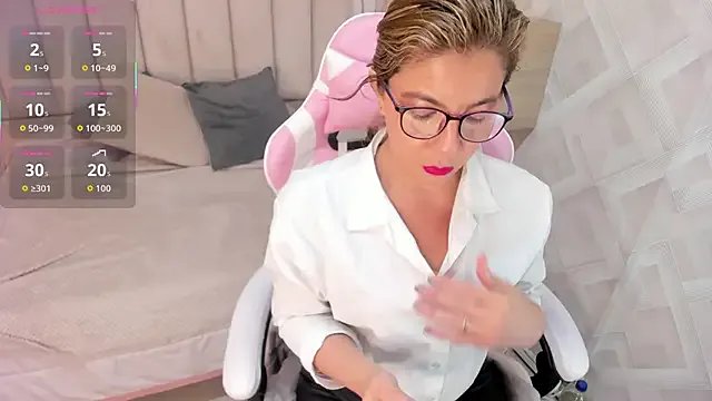 Clhoe_Johnson on StripChat