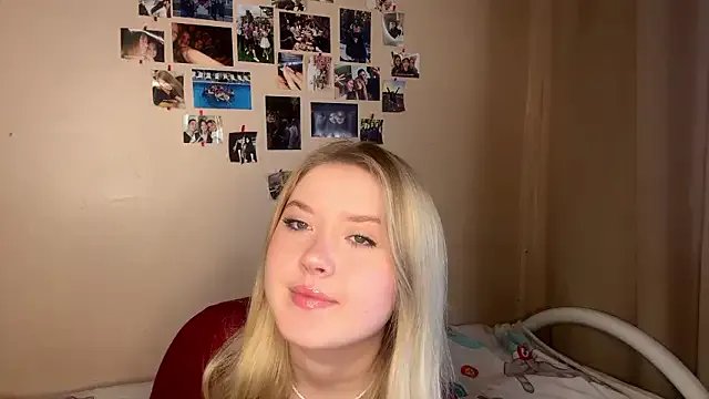 colamy — Up close, sweetly licking 2 fingers