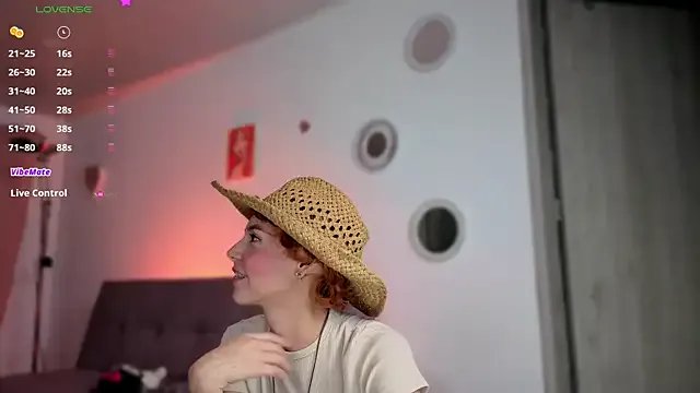 colette_e on StripChat