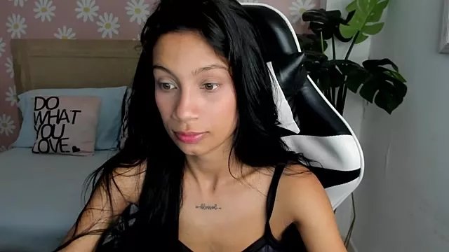 cora_22 on StripChat