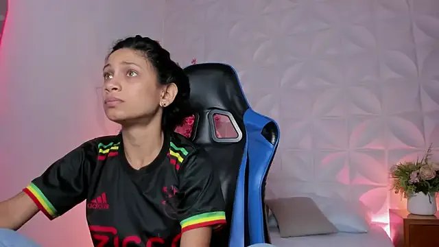 cora_22 on StripChat