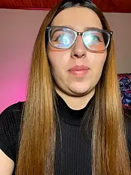 CoraVibes on StripChat