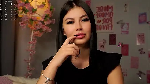 CoreenYorton on StripChat