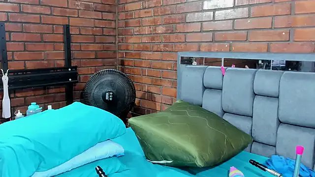 Couple_Gold69 on StripChat