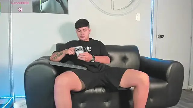 Cristopher_strong on StripChat