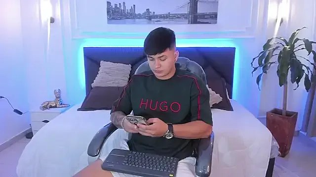 Cristopher_strong on StripChat