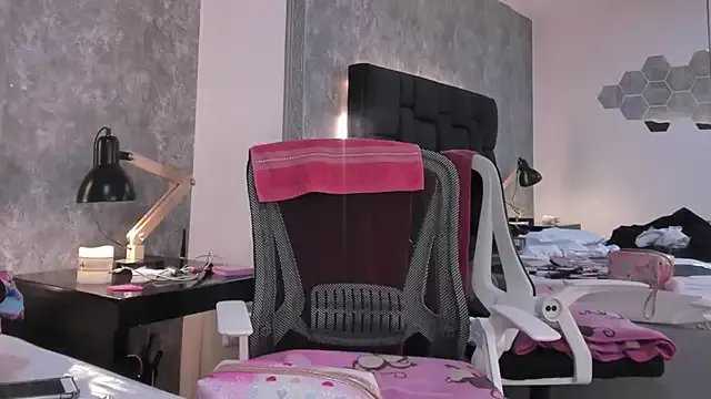 crystaldarliing on StripChat