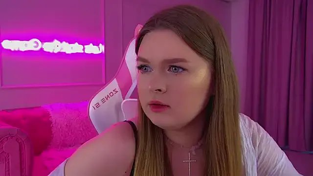 CrystalLyons on StripChat