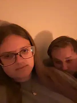 CurvyPaar2 on StripChat