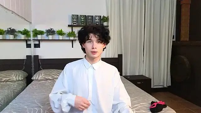 Cute_Mike — show ass