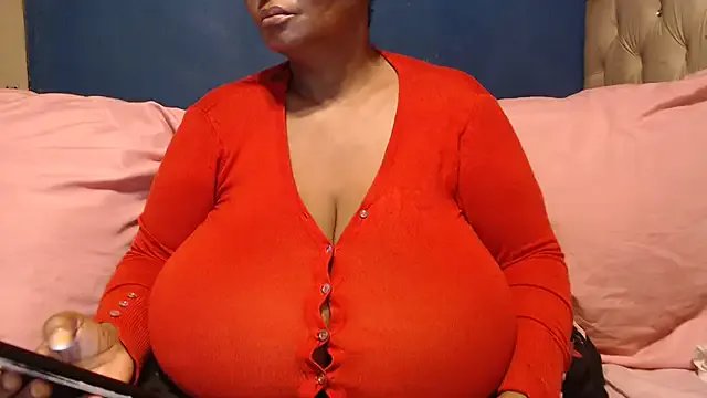 CUTEFIRMMELONSS on StripChat