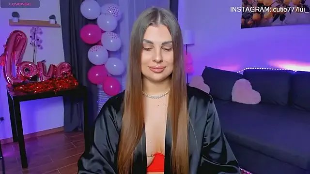 CutieLui_ — air kiss